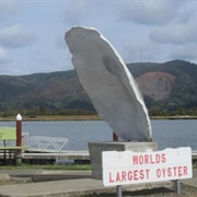 World&#39;s Largest Oyster in Robert Bush Park (South Bend)