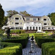 Stay in the Mayflower Grace Inn