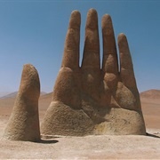 Hand in the Sand, Chile