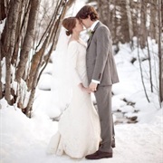 Take Wedding Photos in the Snow