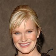 Nicholle Tom