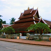 Wat Mai Suwannaphumaham