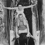 Waterskiing Becomes Popular (1925)