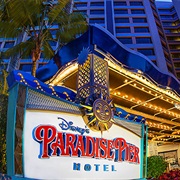 Disney&#39;s Paradise Pier Hotel