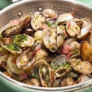 Amêijoas Na Cataplana / Clams in Cataplana