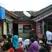 Live With a Family in a Foreign Country