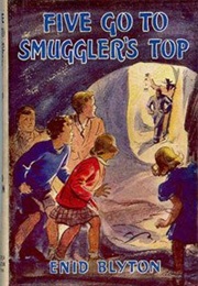 Famous Five: Five Go to Smuggler's Top (Enid Blyton)
