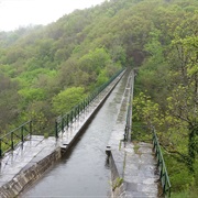 Aqueduc De Montreuillon