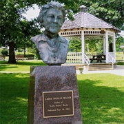 Bust of Laura Ingalls Wilder, Mansfield Town Square