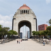 Monumento a La Revolución