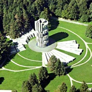 Spomenik Revoluciji Kozara