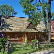 Muzeum Harcerskie Im. Olgi I Andrzeja Małkowskich (Olga & Andrzej Małkowski Scouting Museum)