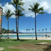 Relaxing at Waikiki Beach in Honululu on Hawaii, USA