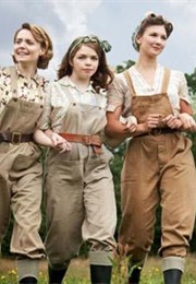 The Land Girls (Annie Wilkinson)