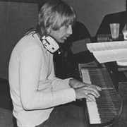 Larry Knechtel, 69, Cardiac Arrest