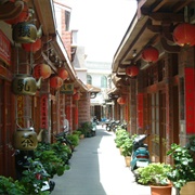 Central Street, Magong