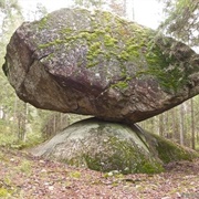 Kummakivi Balancing Rock