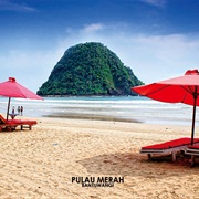 Pantai Pulau Merah Banyuwangi