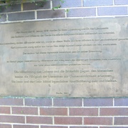 Plaque to Rosa Luxembourg and Karl Liebknecht, Berlin, Lichtensteinbrücke