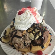 Mommom&#39;s Ice Cream: 4 Scoops, 4 Toppings, Banana, Waffle in 10 Min