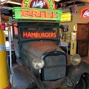 Nutty's Junkyard Grill (Arlington, Washington)