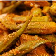 Khoresht Bamieh (Okra Beef Stew)