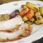 Varkensribstuk in De Oven Met Geroosterde Groenten