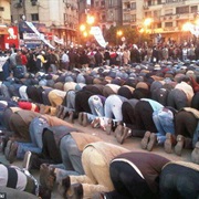 Muslims Form Human Shield for Praying Christians, Egypt - 2011