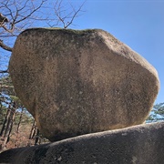 Yongbawi Rock, Jujeon Beach