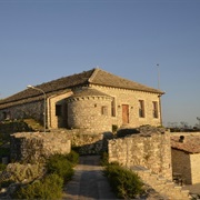 Lekuresi Castle