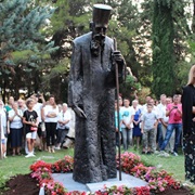 Spomenik Patrijarhu Pavlu Trebinje