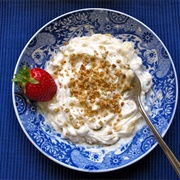Rhubarb Vanilla Crumble Yoghurt