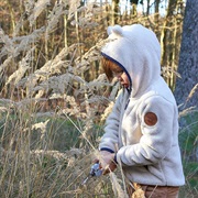 Collecting Home-Decoration Elements Outside