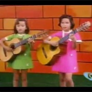 Tra Lah Boom De Ay (The Dilly Sisters)