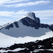 Tjørnholstind (Tjønnholstinden)