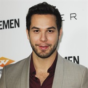 Skylar Astin