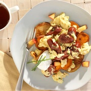 Scrambled Eggs With Bison Hickory Smoked Sausage (Illinois)