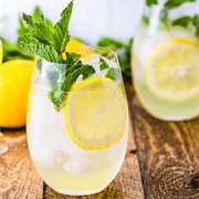 Limoncello Spritz