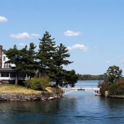 Shortest International Bridge - Zavikon Island Bridge, USA & Canada