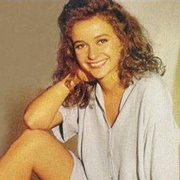 Julia Sawalha