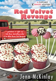 Red Velvet Revenge (Jenn McKinlay)