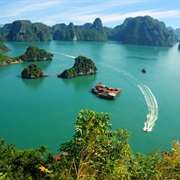 Bai Tu Long Bay
