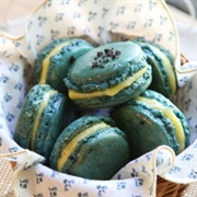 Blueberry Macarons With Lemon Curd