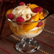 Frozen Yogurt Sundae