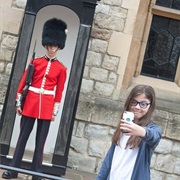 Take a Photo With Queen's Guard