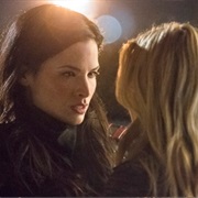 Sara & Nyssa (Arrow)