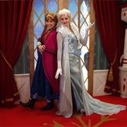 Meet Anna and Elsa