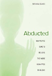 Abducted: How People Come to Believe They Were Kidnapped by Aliens (Susan A. Clancy)