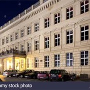 Festungsgraben Palais