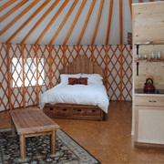 Flora Bora Forest Lodge, Canada